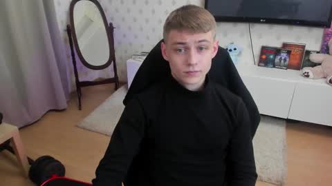 Max online show from November 30, 2025, 1:53 am