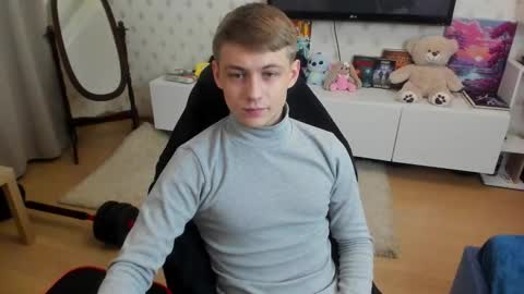 Max online show from December 17, 2025, 4:18 am