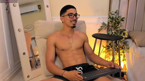 eros_becker_ online show from April 9, 2026, 2:22 am