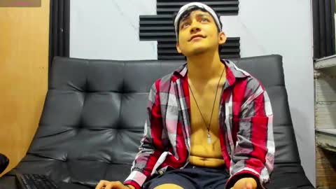 eros_fang online show from November 11, 2025, 12:05 pm