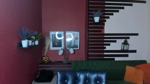 Snapshot of erospulse chatting on December 17, 2025, 12:00 pm Hanzo online show from December 17, 2025, 12:00 pm