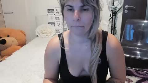 eroticsensualkitty4u online show from November 27, 2025, 1:57 pm