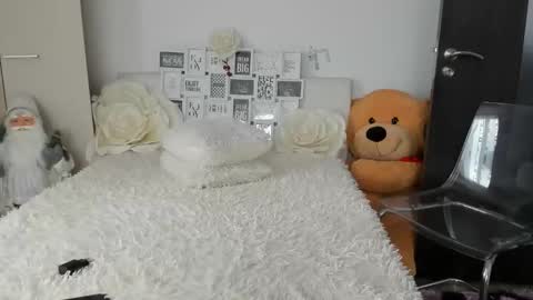 eroticsensualkitty4u online show from February 24, 2026, 7:50 am