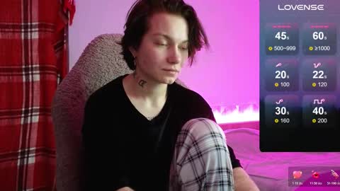 esajukyy online show from November 8, 2025, 8:25 am