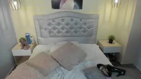 Snapshot of escarleth__ chatting on February 28, 2025, 12:52 pm Escarlet online show from February 28, 2025, 12:52 pm