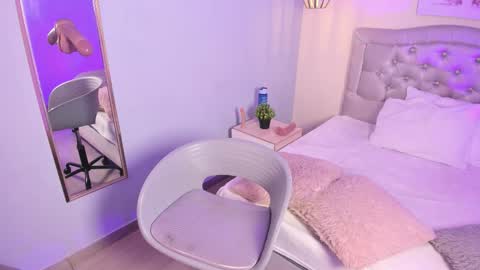 Snapshot of escarleth__ chatting on October 3, 2025, 2:03 pm Escarlet online show from October 3, 2025, 2:03 pm