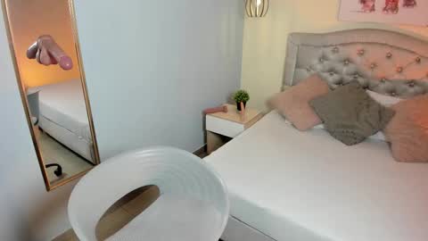 Snapshot of escarleth__ chatting on October 10, 2025, 1:32 pm Escarlet online show from October 10, 2025, 1:32 pm