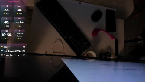 Snapshot of escarleth__ chatting on November 12, 2025, 1:50 am Escarlet online show from November 12, 2025, 1:50 am