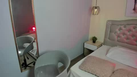 Snapshot of escarleth__ chatting on November 13, 2025, 12:59 pm Escarlet online show from November 13, 2025, 12:59 pm