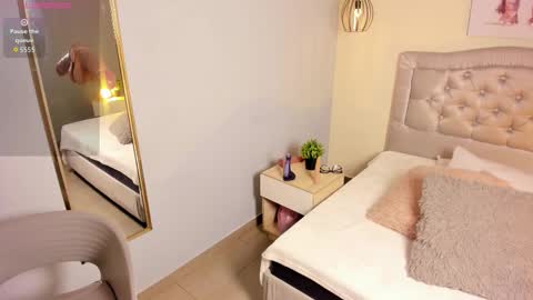 Snapshot of escarleth__ chatting on November 19, 2025, 12:38 pm Escarlet online show from November 19, 2025, 12:38 pm