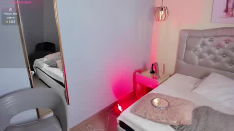 Snapshot of escarleth__ chatting on December 2, 2025, 2:12 pm Escarlet online show from December 2, 2025, 2:12 pm