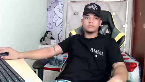 eskayler_ online show from September 13, 2025, 5:02 pm