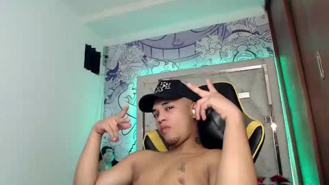 eskayler_ online show from September 18, 2025, 7:16 pm