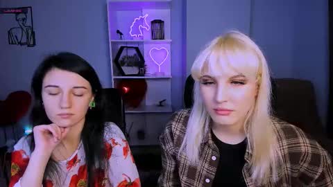 esma_shine online show from November 24, 2025, 8:08 pm