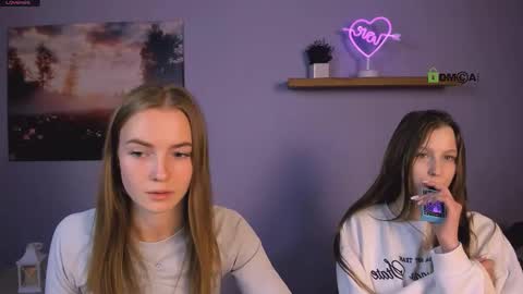 Snapshot of esme_moore_ chatting on November 13, 2025, 10:03 am esme_moore_ online show from November 13, 2025, 10:03 am