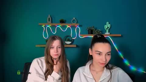 Snapshot of esme_moore_ chatting on December 4, 2025, 9:29 am esme_moore_ online show from December 4, 2025, 9:29 am