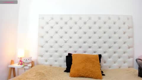 Snapshot of esmeralda_06 chatting on December 3, 2025, 6:39 pm esmeralda online show from December 3, 2025, 6:39 pm