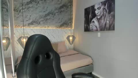 Snapshot of esmeralda__18 chatting on April 25, 2026, 7:55 pm Esmeralda online show from April 25, 2026, 7:55 pm