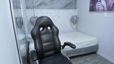 Snapshot of esmeralda__18 chatting on May 27, 2026, 1:57 am Esmeralda online show from May 27, 2026, 1:57 am