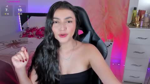 Snapshot of esmeralda_colllins chatting on November 12, 2025, 8:19 pm Esmeralda online show from November 12, 2025, 8:19 pm