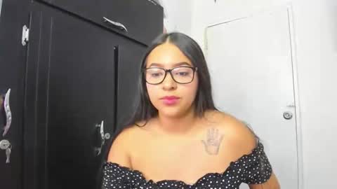 esmeralda_diaz_ online show from February 26, 2026, 6:01 am