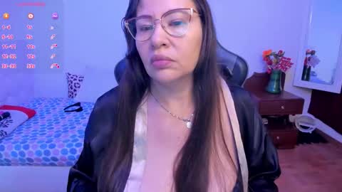 esme online show from October 12, 2025, 8:08 pm