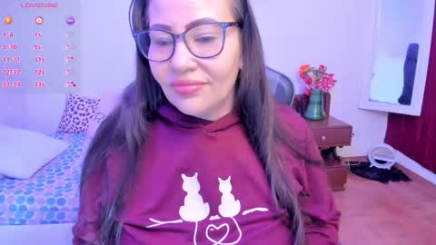 esme online show from October 19, 2025, 2:40 pm