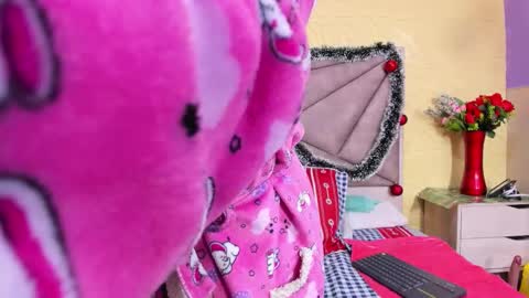 Esmeralda .INDEPENDENT MODEL online Monday to Saturday 3 pm Chicago online show from December 13, 2025, 9:09 pm