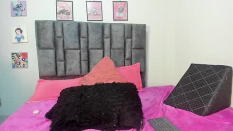 Snapshot of esmeraldaa_sc chatting on July 10, 2026, 6:39 am Perla online show from July 10, 2026, 6:39 am