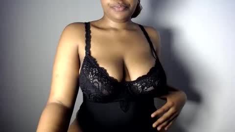 Snapshot of esmeray_ chatting on May 30, 2026, 1:19 pm Esme online show from May 30, 2026, 1:19 pm