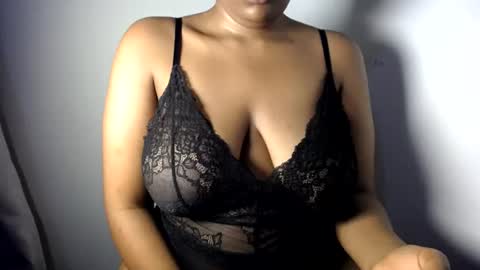 Snapshot of esmeray_ chatting on June 27, 2026, 11:10 pm Esme online show from June 27, 2026, 11:10 pm