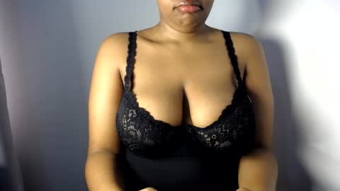 Snapshot of esmeray_ chatting on July 7, 2026, 9:24 am Esme online show from July 7, 2026, 9:24 am