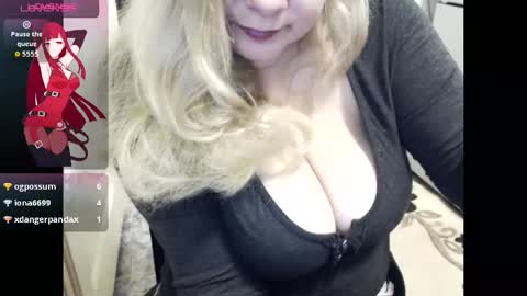 Snapshot of esra4u chatting on November 1, 2025, 6:37 am Esra online show from November 1, 2025, 6:37 am