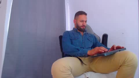 Snapshot of esteban7984068 chatting on December 5, 2024, 7:38 pm esteban online show from December 5, 2024, 7:38 pm