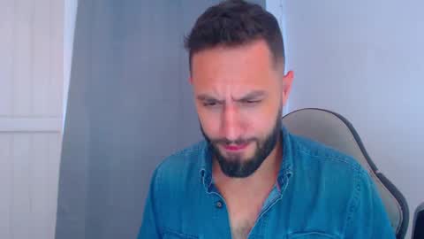 Snapshot of esteban7984068 chatting on December 17, 2024, 9:27 pm esteban online show from December 17, 2024, 9:27 pm