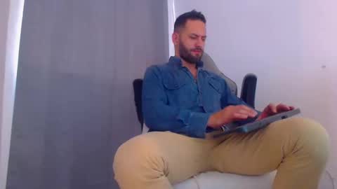 Snapshot of esteban7984068 chatting on December 26, 2024, 5:51 pm esteban online show from December 26, 2024, 5:51 pm