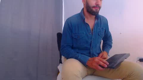 Snapshot of esteban7984068 chatting on December 28, 2024, 6:40 pm esteban online show from December 28, 2024, 6:40 pm