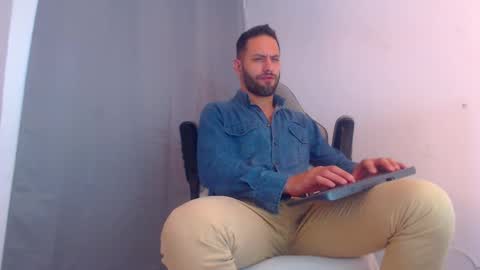 Snapshot of esteban7984068 chatting on January 2, 2025, 10:55 pm esteban online show from January 2, 2025, 10:55 pm