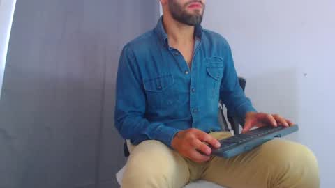 Snapshot of esteban7984068 chatting on January 11, 2025, 9:04 pm esteban online show from January 11, 2025, 9:04 pm