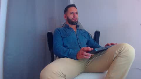 Snapshot of esteban7984068 chatting on January 23, 2025, 1:41 am esteban online show from January 23, 2025, 1:41 am