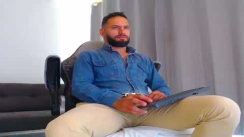 Snapshot of esteban7984068 chatting on November 13, 2025, 2:49 pm esteban online show from November 13, 2025, 2:49 pm