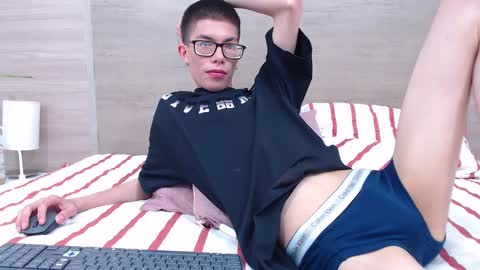 Snapshot of esteban_carlton chatting on March 5, 2025, 5:50 pm ESTEBAN CARLTON online show from March 5, 2025, 5:50 pm