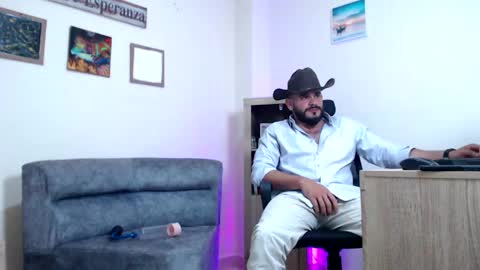 Snapshot of esteban_fer chatting on April 18, 2026, 6:39 am Esteban Fernandez online show from April 18, 2026, 6:39 am