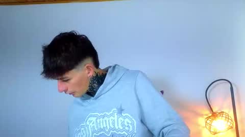 Esteban independent model online show from November 4, 2025, 11:42 am