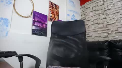 estefani robles online show from January 12, 2026, 12:05 am