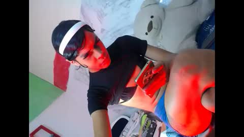 Snapshot of estefani_robles chatting on May 1, 2026, 11:42 pm estefani robles online show from May 1, 2026, 11:42 pm