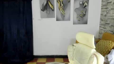 estefani robles online show from July 3, 2026, 2:29 am