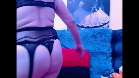 estefania_344 online show from October 22, 2025, 10:42 pm