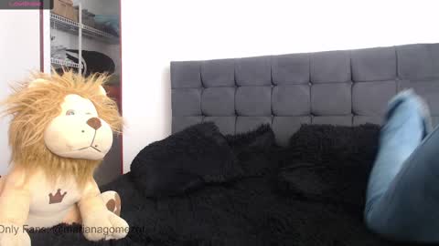 Snapshot of estefi1073162 chatting on January 16, 2025, 7:20 pm valeria online show from January 16, 2025, 7:20 pm