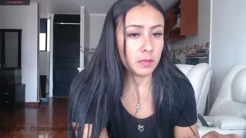 Snapshot of estefi1073162 chatting on February 6, 2025, 5:30 pm valeria online show from February 6, 2025, 5:30 pm